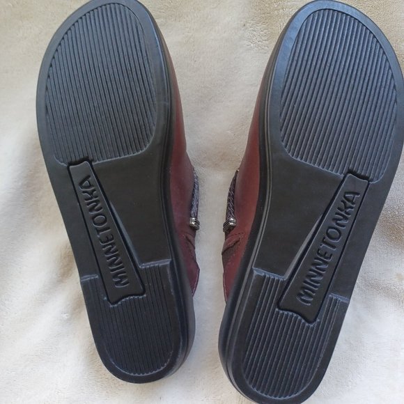 Minnetonka Brown Mules with Silver Accents - Picture 7 of 8